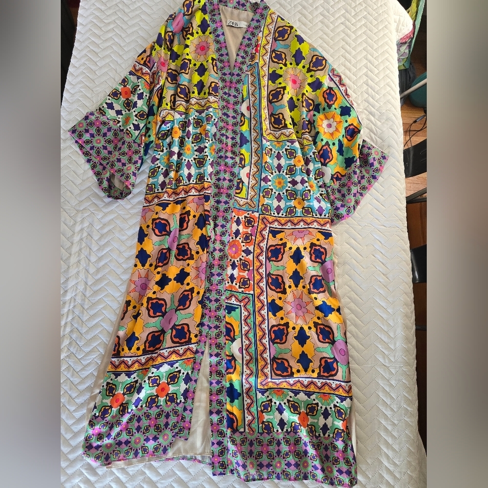 Zara Colorful Floral Kimono Robe - Picture 2 of 12